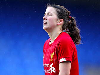 Niamh Fahey signs new contract...
